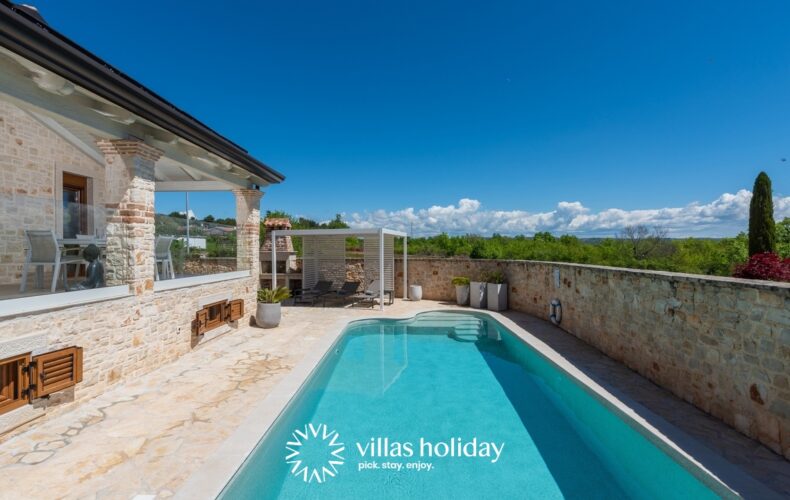 Charming villa with heated swimming pool and infrared sauna in coastal Istria