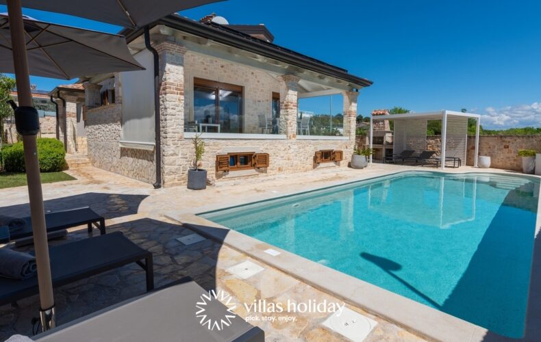 Charming villa with heated swimming pool and infrared sauna in coastal Istria