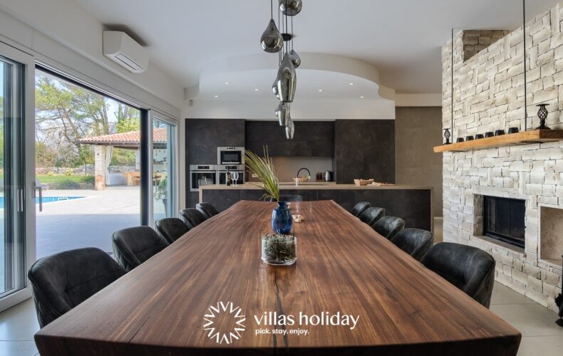 Kitchen and dining area of Villa LaDominika