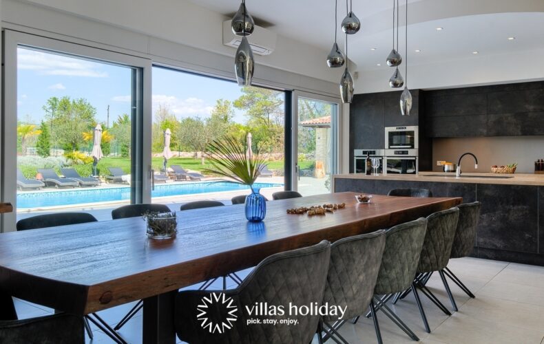 Kitchen and dining area of Villa LaDominika