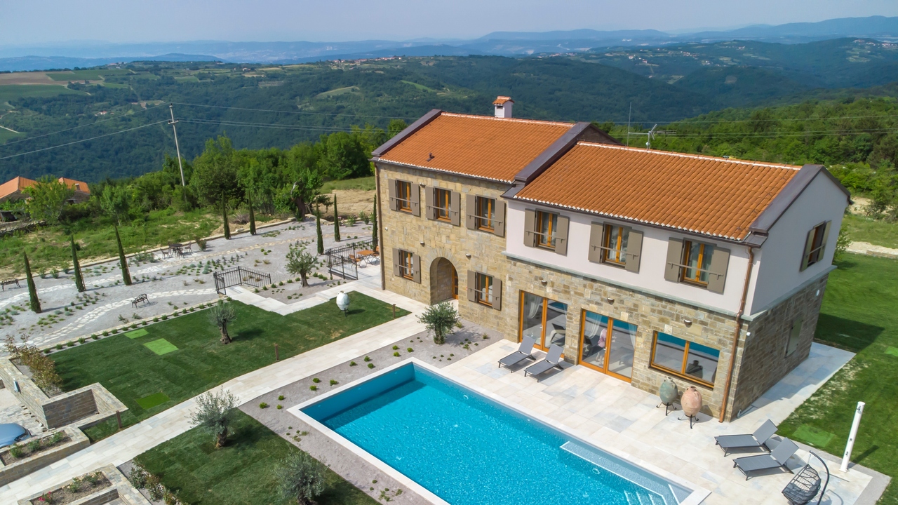 Magnificent Villa Paradiso d’Istria with a swimming pool, jacuzzi and sauna