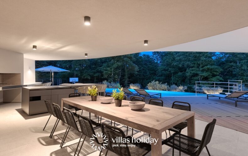 Grill and dining area of Villa Viktor Tireli