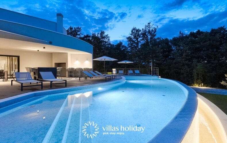 Luxurious villa with heated swimming pool in coastal Istria