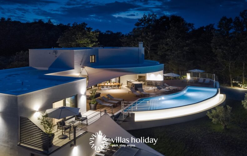 Luxurious villa with heated swimming pool in coastal Istria