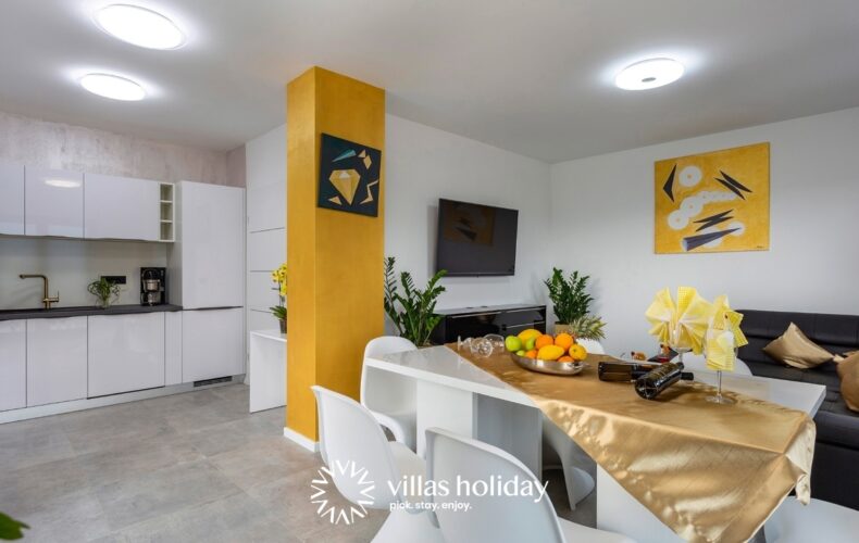 Main kitchen and dining area of Villa The View