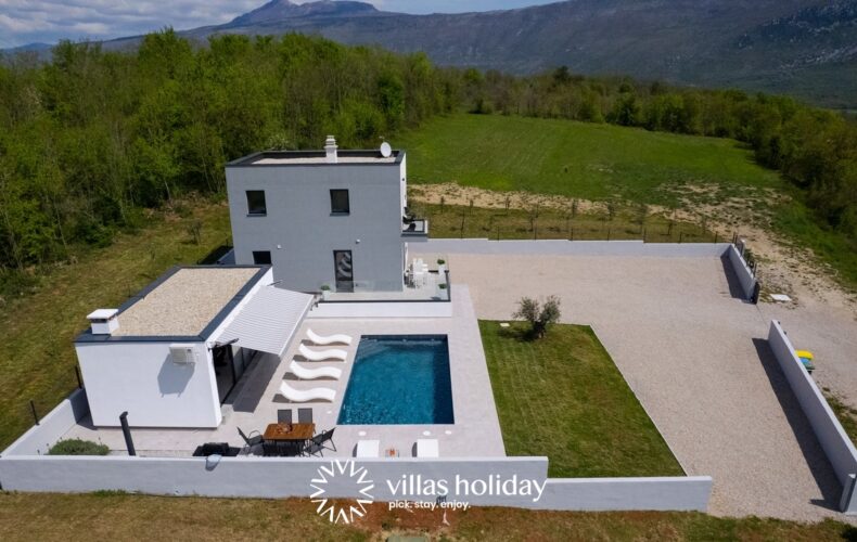 Designer villa with swimming pool in coastal Istria