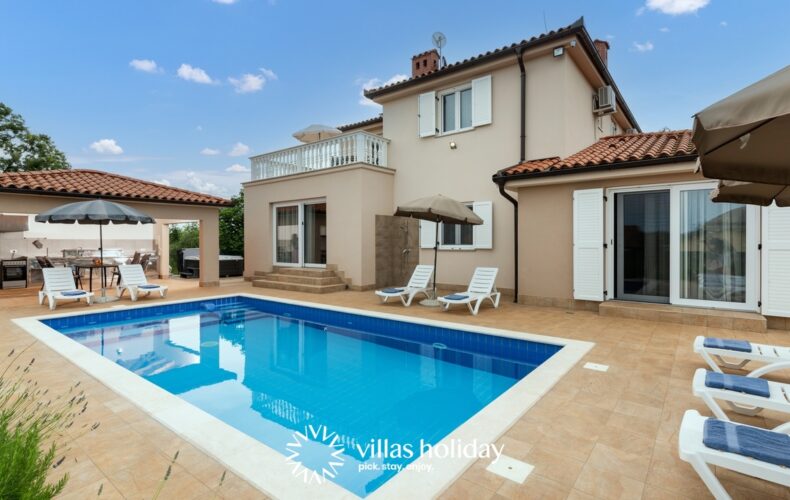 Modern villa with swimming pool, jacuzzi and sauna in coastal Istria