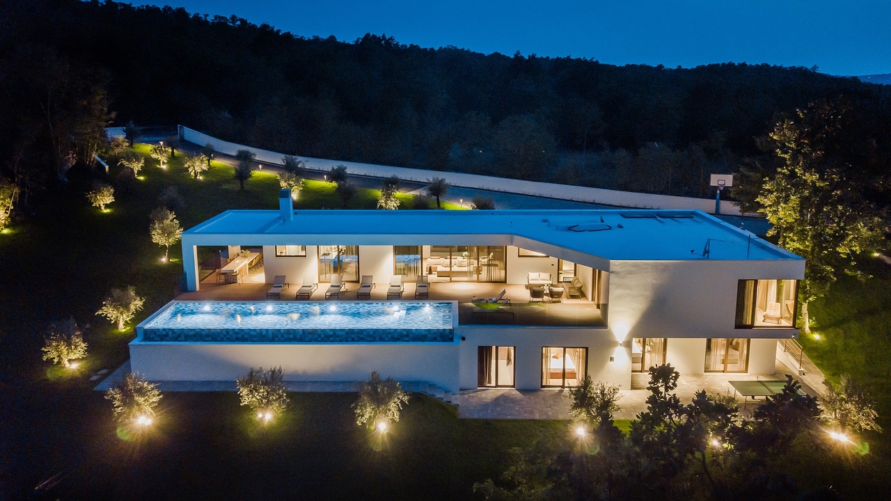Luxury Villa Nicol Tireli with a swimming pool