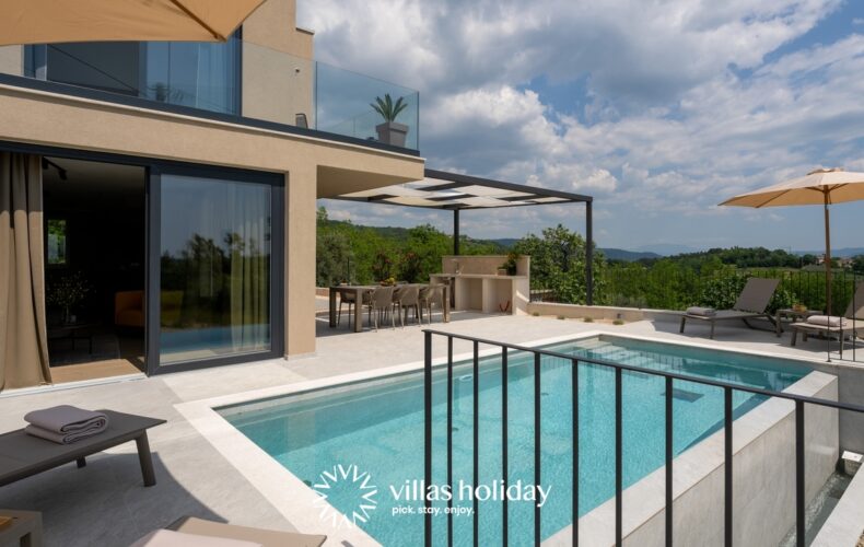 Luxurious villa with swimming pool and jacuzzi in central Istria