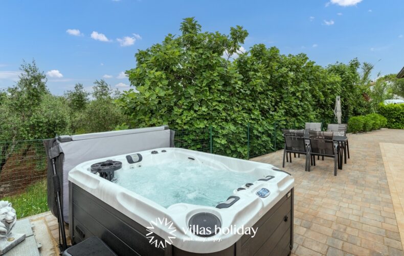 Jacuzzi of Villa Buroli