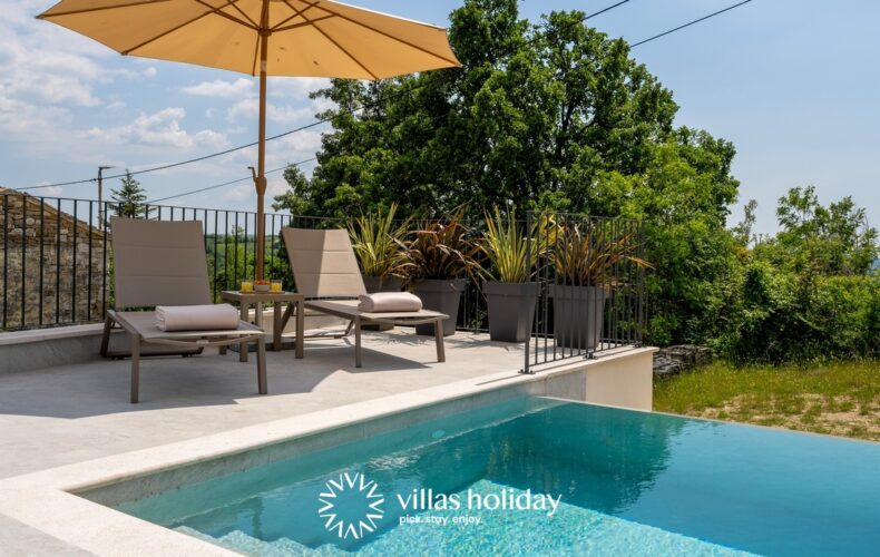 Luxurious villa with swimming pool and jacuzzi in central Istria