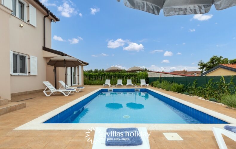 Swimming pool of Villa Buroli