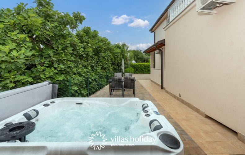 Jacuzzi of Villa Buroli