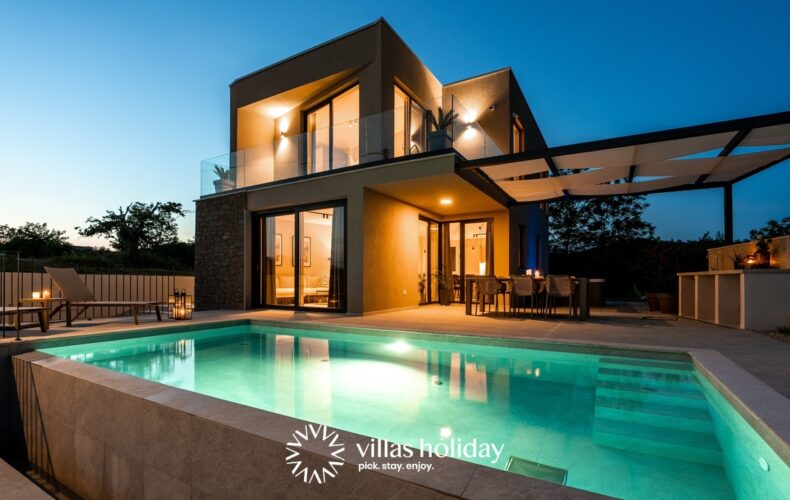 Luxurious villa with swimming pool and jacuzzi in central Istria