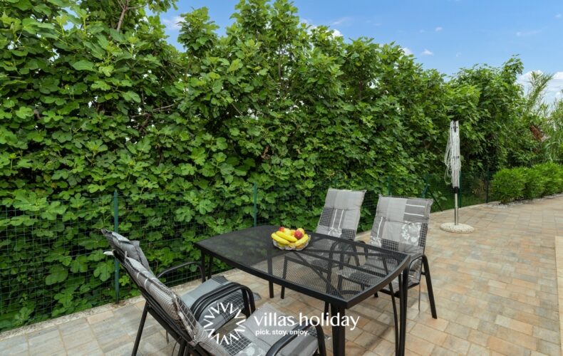 Outdoor dining area of Villa Buroli