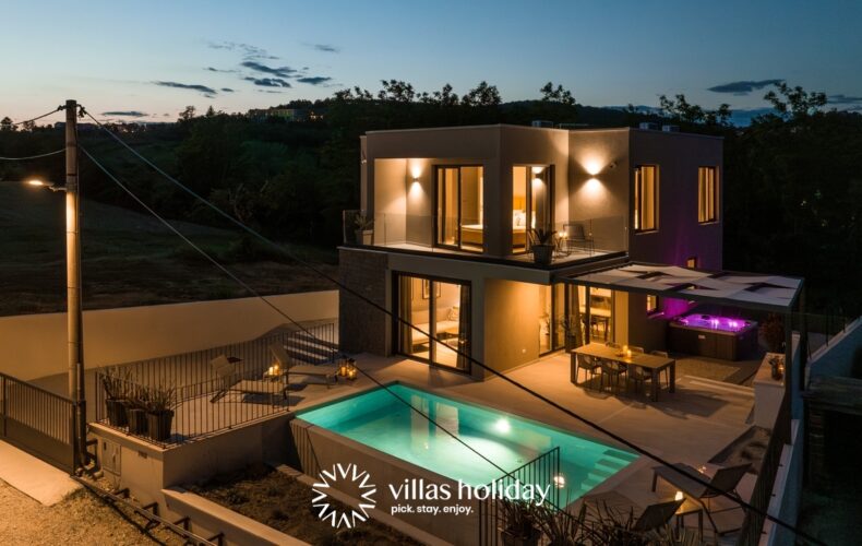 Luxurious villa with swimming pool and jacuzzi in central Istria