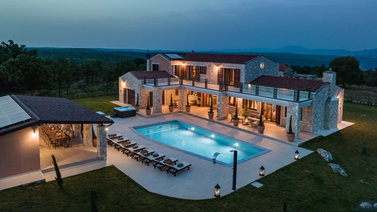 Magnificent Villa Antea with swimming pool, sauna and jacuzzi