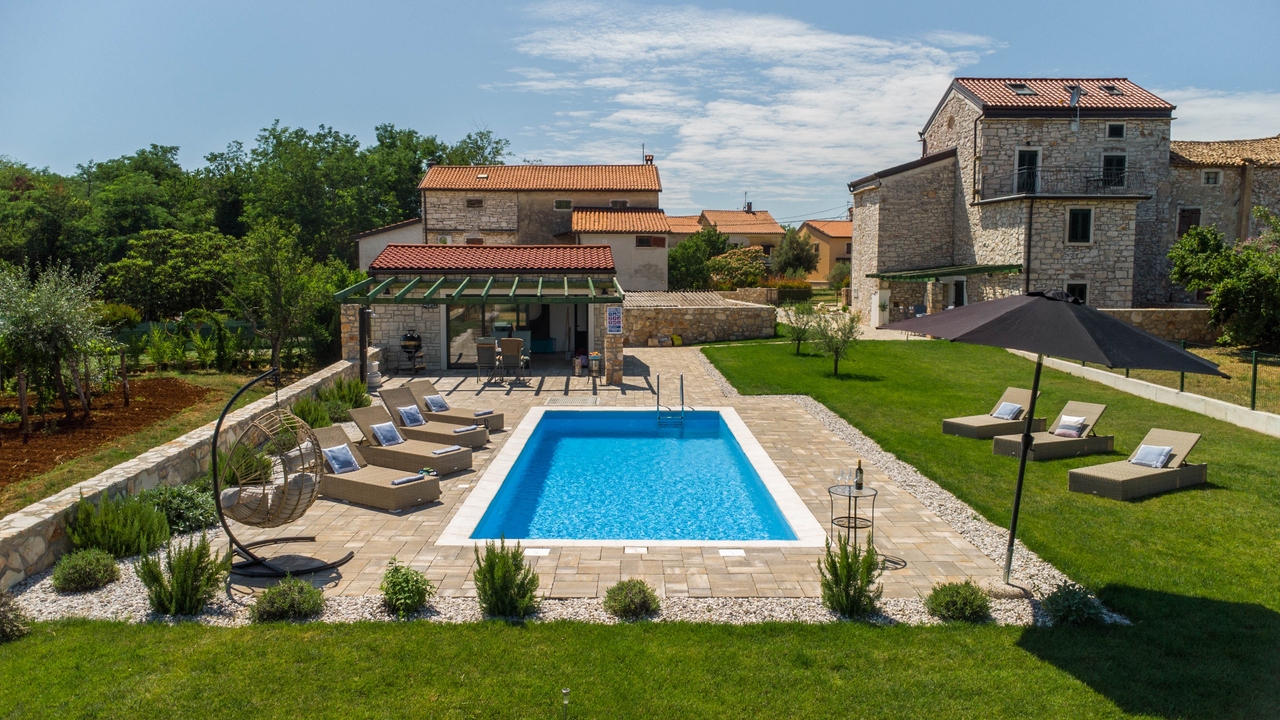 Rustic Villa Francesca with pool and sauna