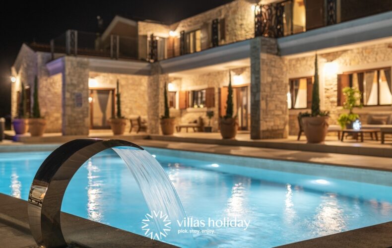 Luxurious villa with heated swimming pool, sauna and jacuzzi in coastal Istria