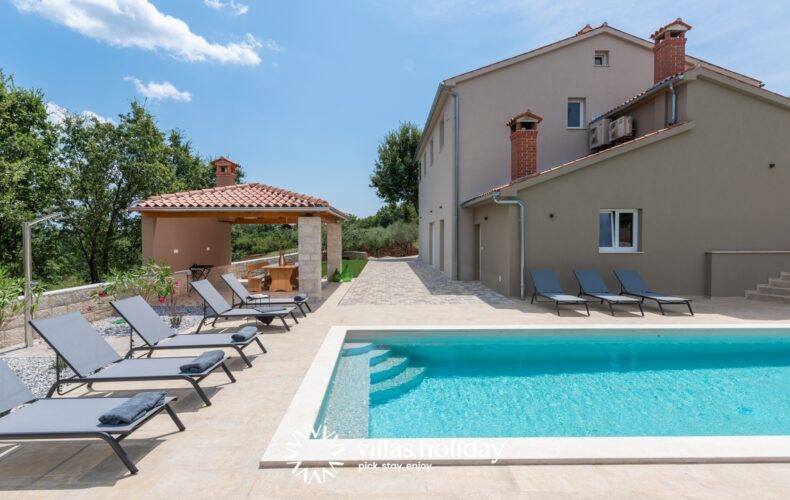 Charming villa with spacious swimming pool in central Istria