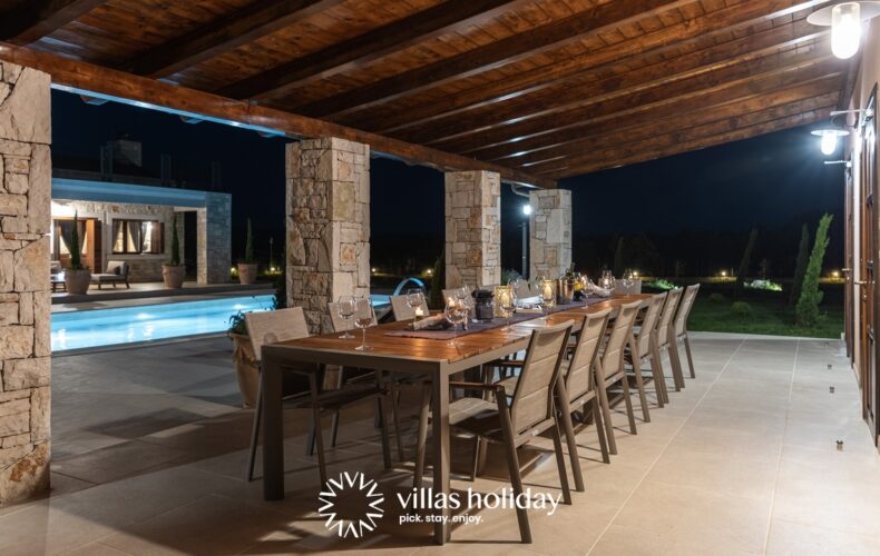 Outdoor dining are of Villa Antea