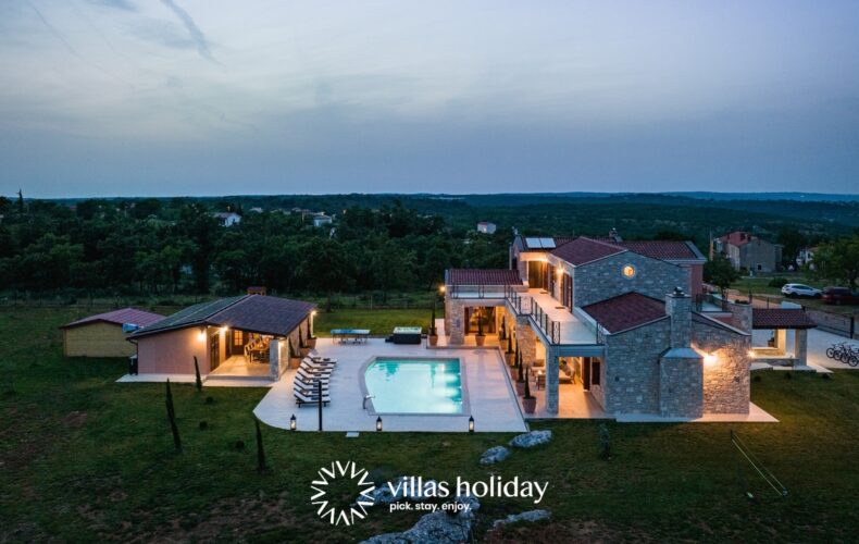 Luxurious villa with heated swimming pool, sauna and jacuzzi in coastal Istria