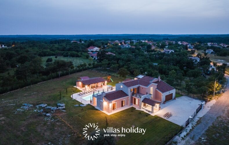 Luxurious villa with heated swimming pool, sauna and jacuzzi in coastal Istria