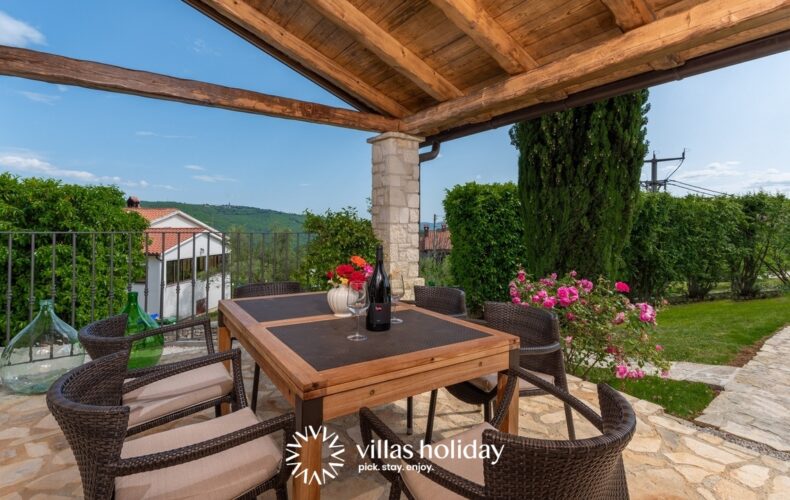 Outdoor dining area of Villa Habibi