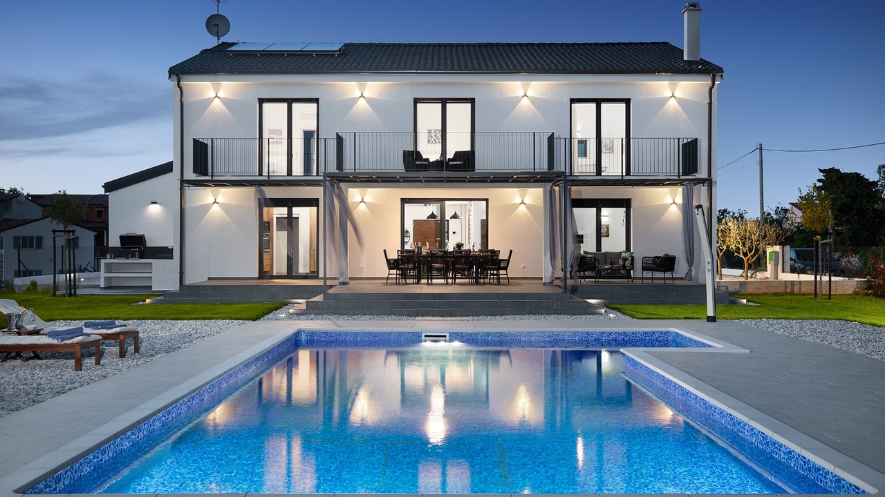 Elegant Villa Dolce Bacio with a swimming pool