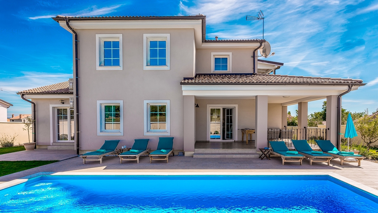 Elegant Villa Tempera with heated swimming pool