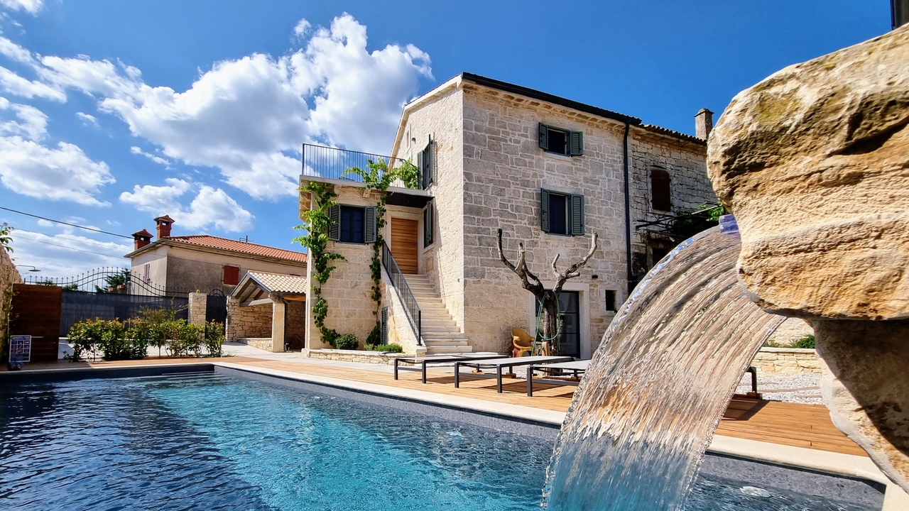 Herrliche Villa Qualia mit beheiztem Pool