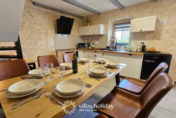 Kitchen and dining area of Villa Vega