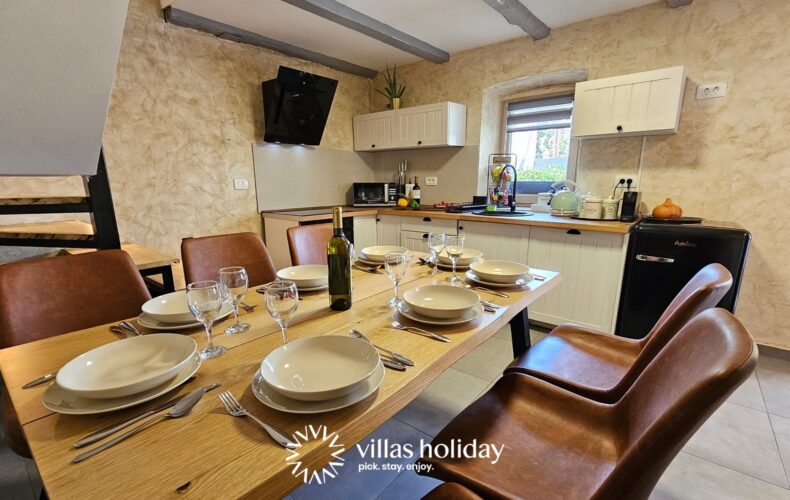 Kitchen and dining area of Villa Vega