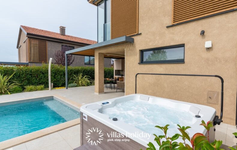 Jacuzzi of Villa Vallis