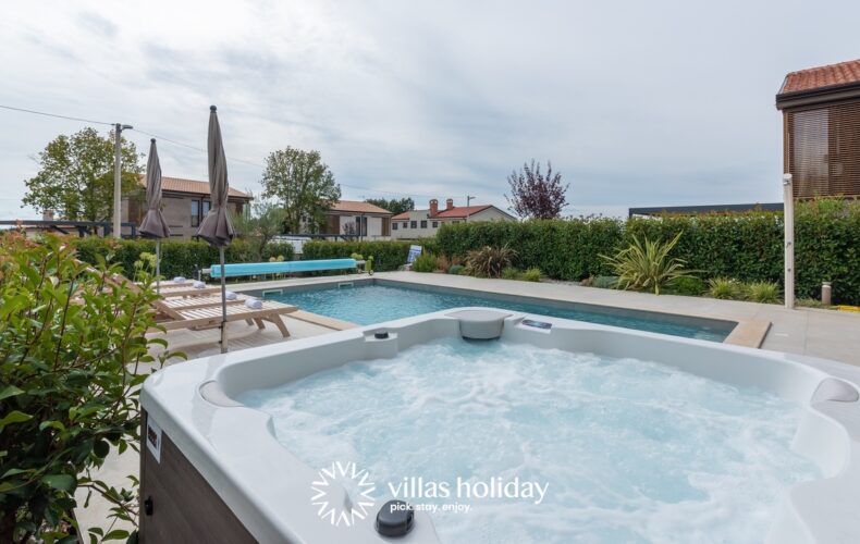 Jacuzzi of Villa Vallis