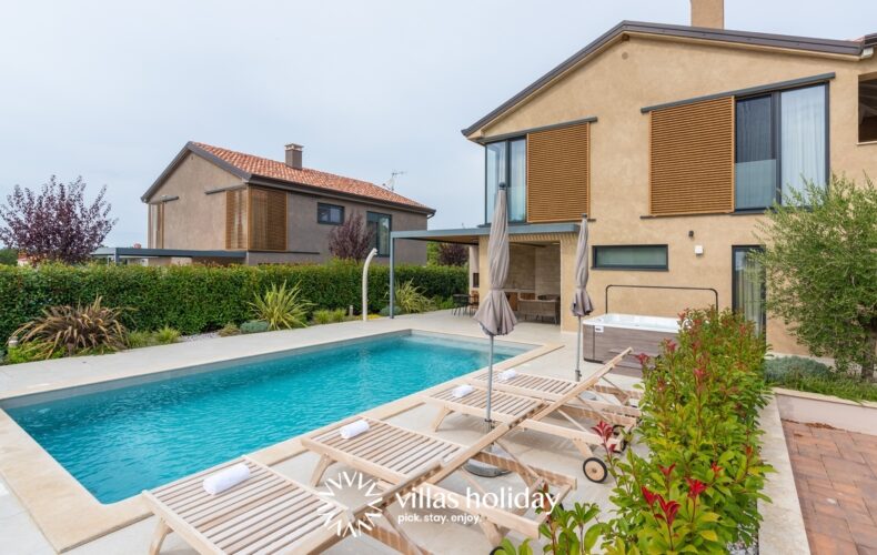 Villa with swimming pool sauna and jacuzzi in coastal Istria