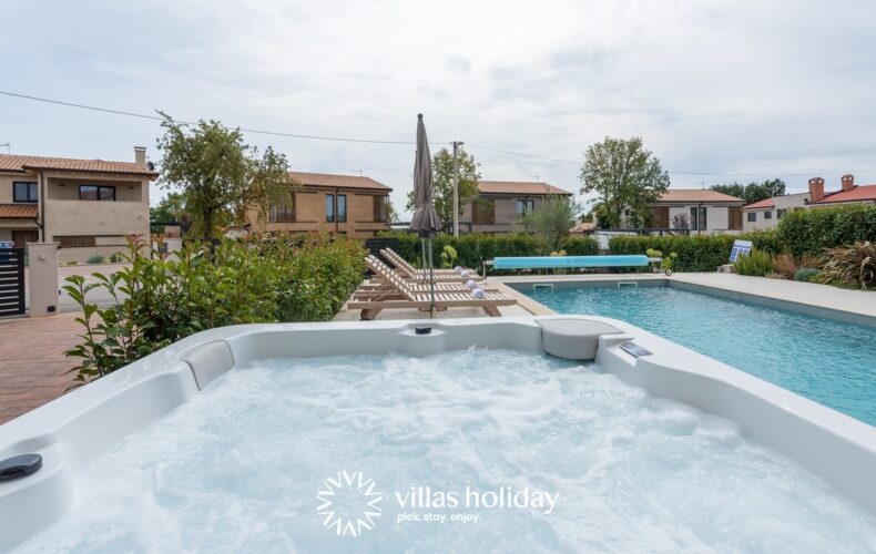 Jacuzzi of Villa Vallis