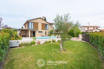 Villa with swimming pool sauna and jacuzzi in coastal Istria