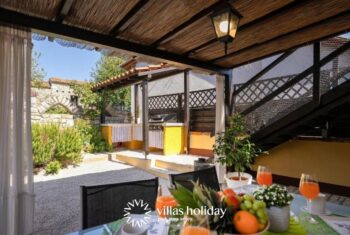 Outdoor dining area of Casa Dvi Mendule