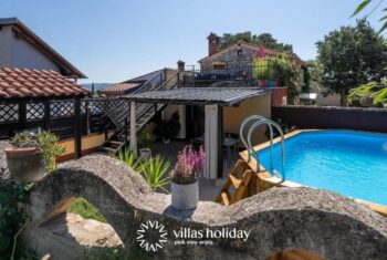 Rustic villa with swimming pool near Brtonigla