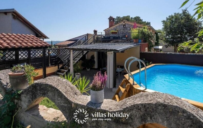 Rustic villa with swimming pool near Brtonigla