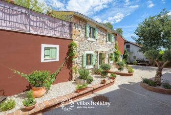 Rustic villa with swimming pool near Brtonigla