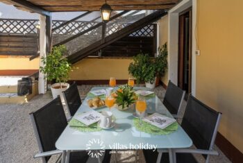 Outdoor dining area of Casa Dvi Mendule