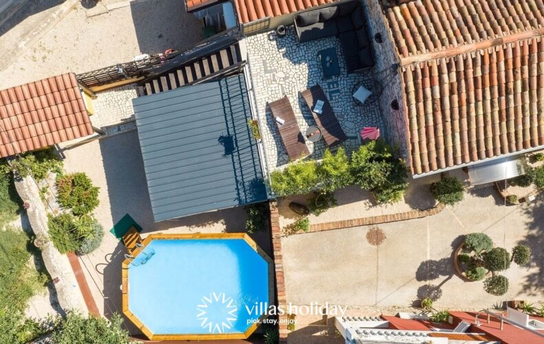 Rustic villa with swimming pool near Brtonigla