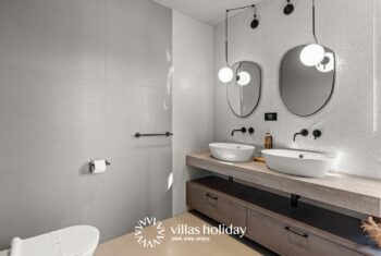 Spacious bathroom of Villa San Vincenti