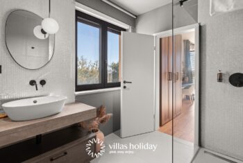 Spacious bathroom of Villa San Vincenti