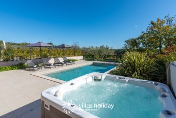 Villa with swimming pool and jacuzzi in coastal Istria