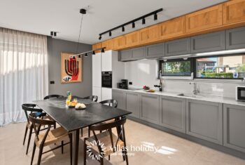 Kitchen and dining area of Villa San Vincenti