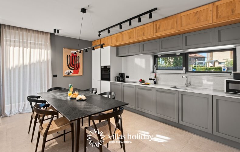 Kitchen and dining area of Villa San Vincenti