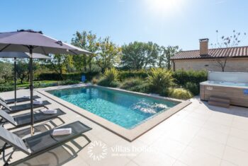 Villa with swimming pool and jacuzzi in coastal Istria